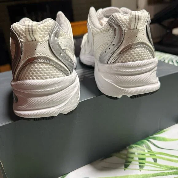 New Balance 530 Women’s 7.5 White Silver Sneakers NIB - Picture 5 of 7